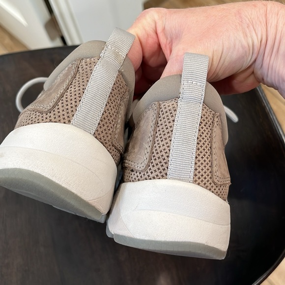 Aravon taupe lace ups - Picture 4 of 8